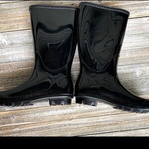 UGG Shaye Rain Boots ☔️ 👢